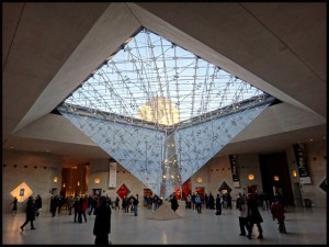 paris-louvre-interieur-pyramide (Small)